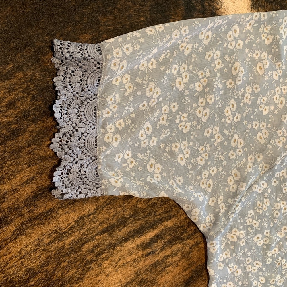 Maurice size 2 (plus) blue with floral cover up/cardigan crochet lace detail - Picture 2 of 6